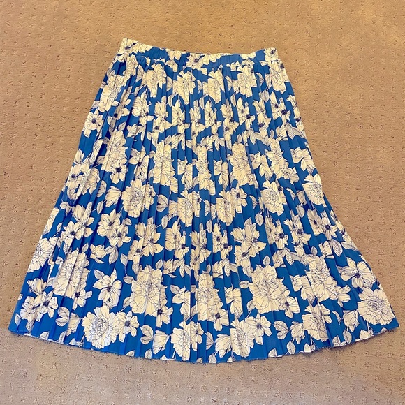 Banana Republic Blue Floral Skirt - Picture 2 of 3